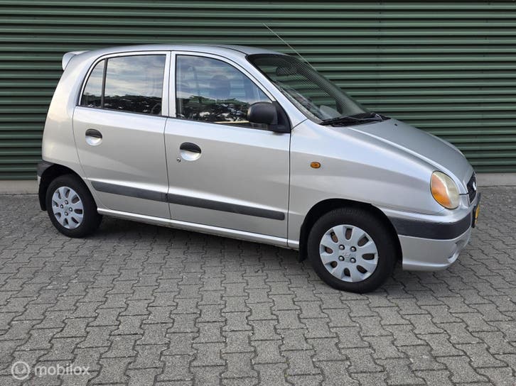 Zilveren Hyundai Atos Spirit 1.0i SLX uit 2002