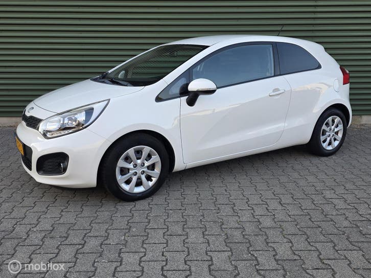Witte Kia Rio 1.2 CVVT Plus Pack uit 2013