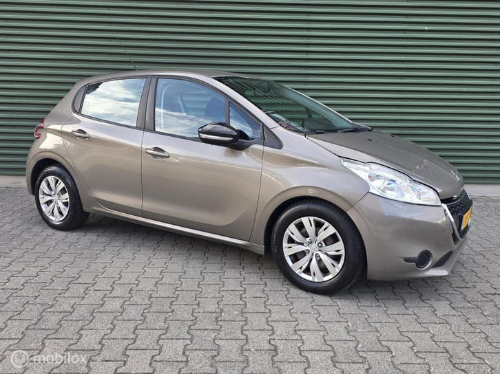 Beige Peugeot 208 1.4 VTi Allure uit 2012