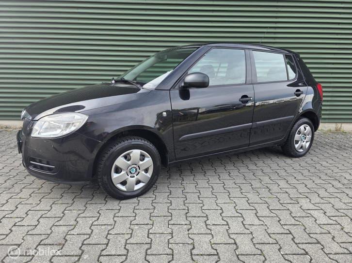 Zwarte Skoda Fabia 1.2 Plus uit 2008